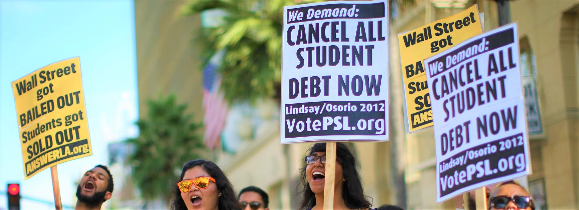 300.000 sinh viên Mỹ sẽ được xóa nợ tiền học. Ai sẽ được?