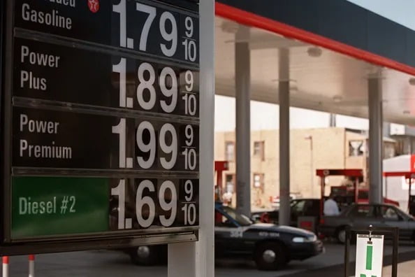 Khi nào giá xăng sẽ giảm trở lại?